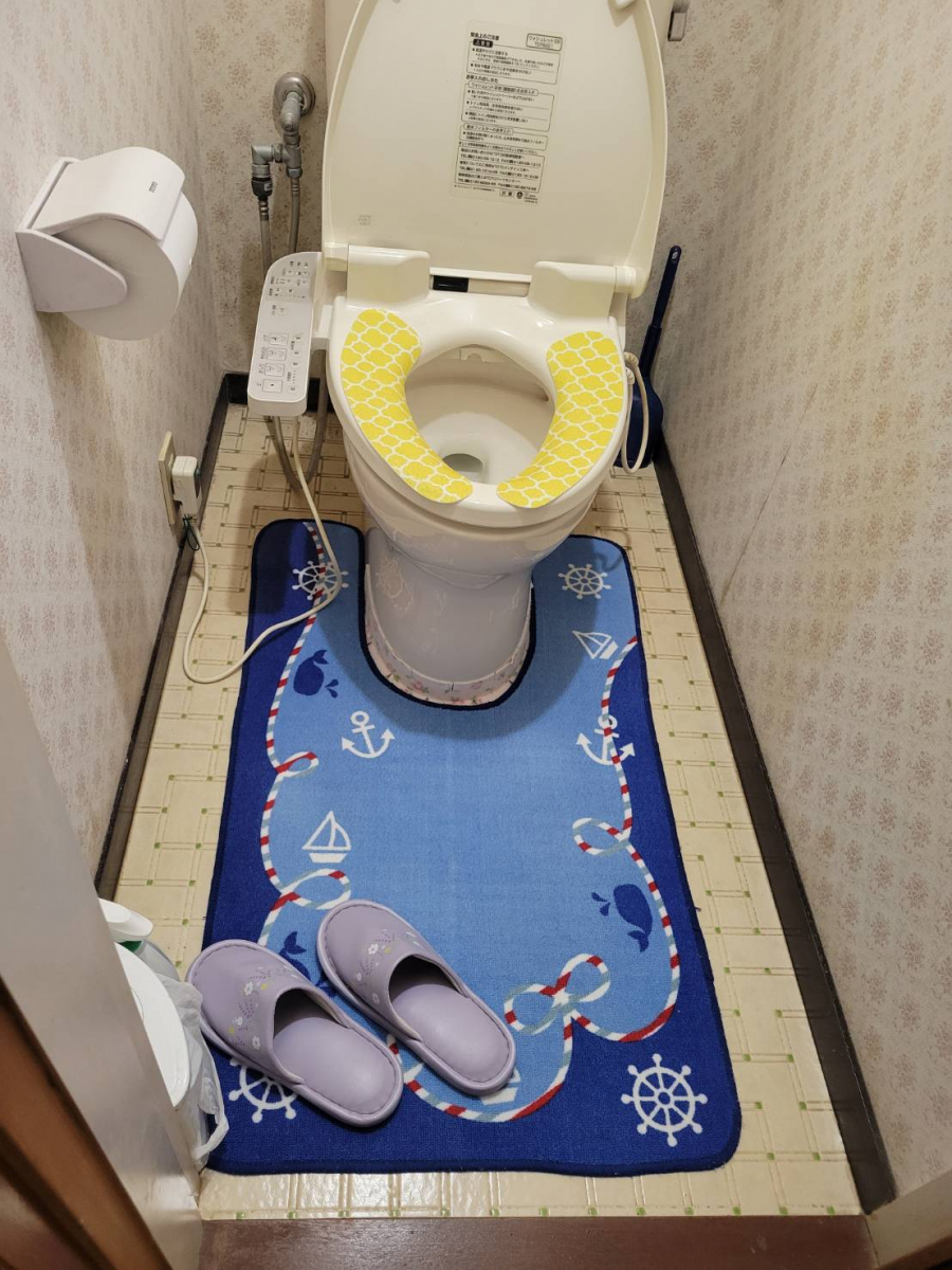 オカムラ・トーヨー住器のトイレ交換　LIXIL　アメージュリトイレの施工前の写真2